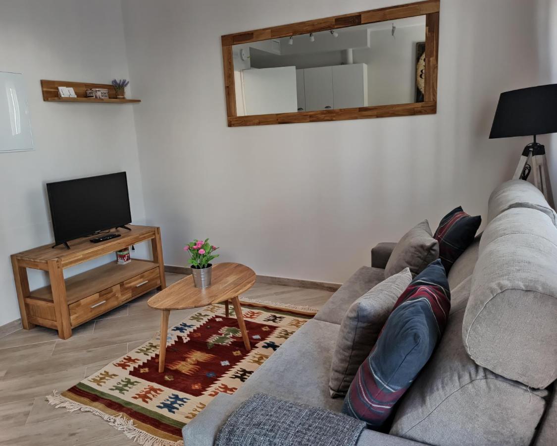 Barcelo 21, Parking On Request, Atico With Terrace & Studio With Patio, Center, Quite Neighborhood, Bc Málaga
