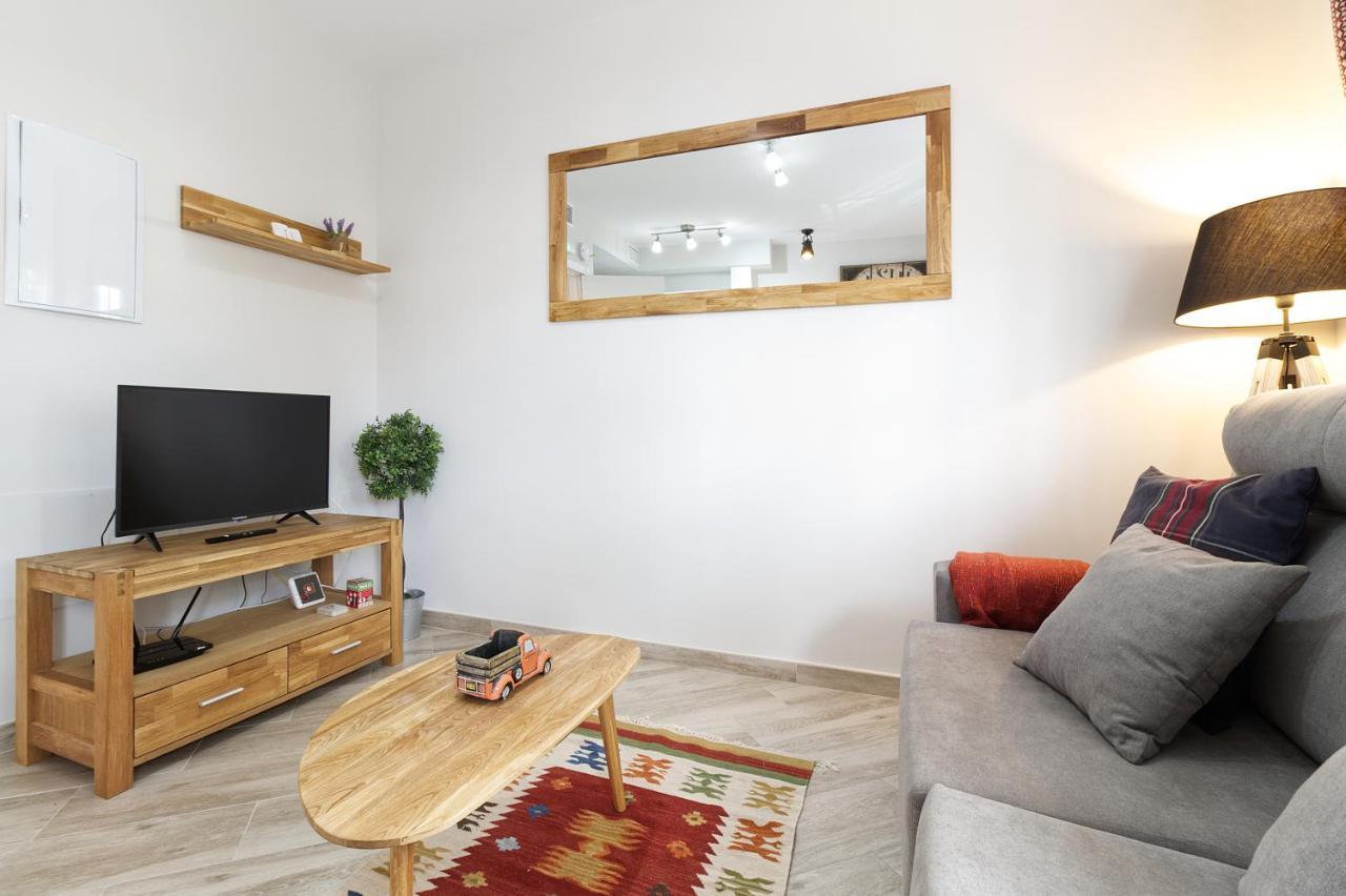 Apartment Barcelo 21, Parking On Request, Atico With Terrace & Studio With Patio, Center, Quite Neighborhood, Bc